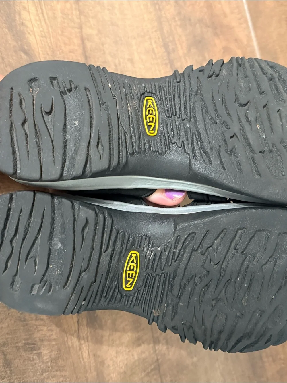 KEEN Whisper Women’s Black Closed Toe Sport Sandals Size 7